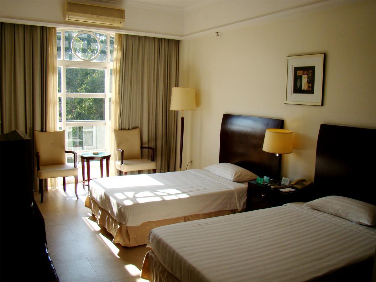 Clifford Golden Lake Hotel Foshan Esterno foto