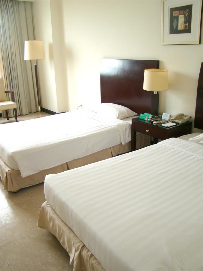Clifford Golden Lake Hotel Foshan Esterno foto