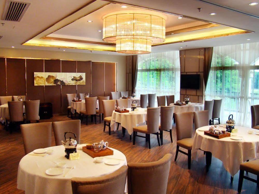Clifford Golden Lake Hotel Foshan Esterno foto