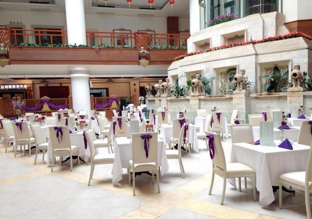 Clifford Golden Lake Hotel Foshan Esterno foto