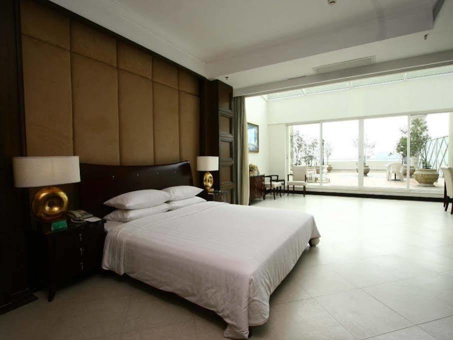 Clifford Golden Lake Hotel Foshan Esterno foto