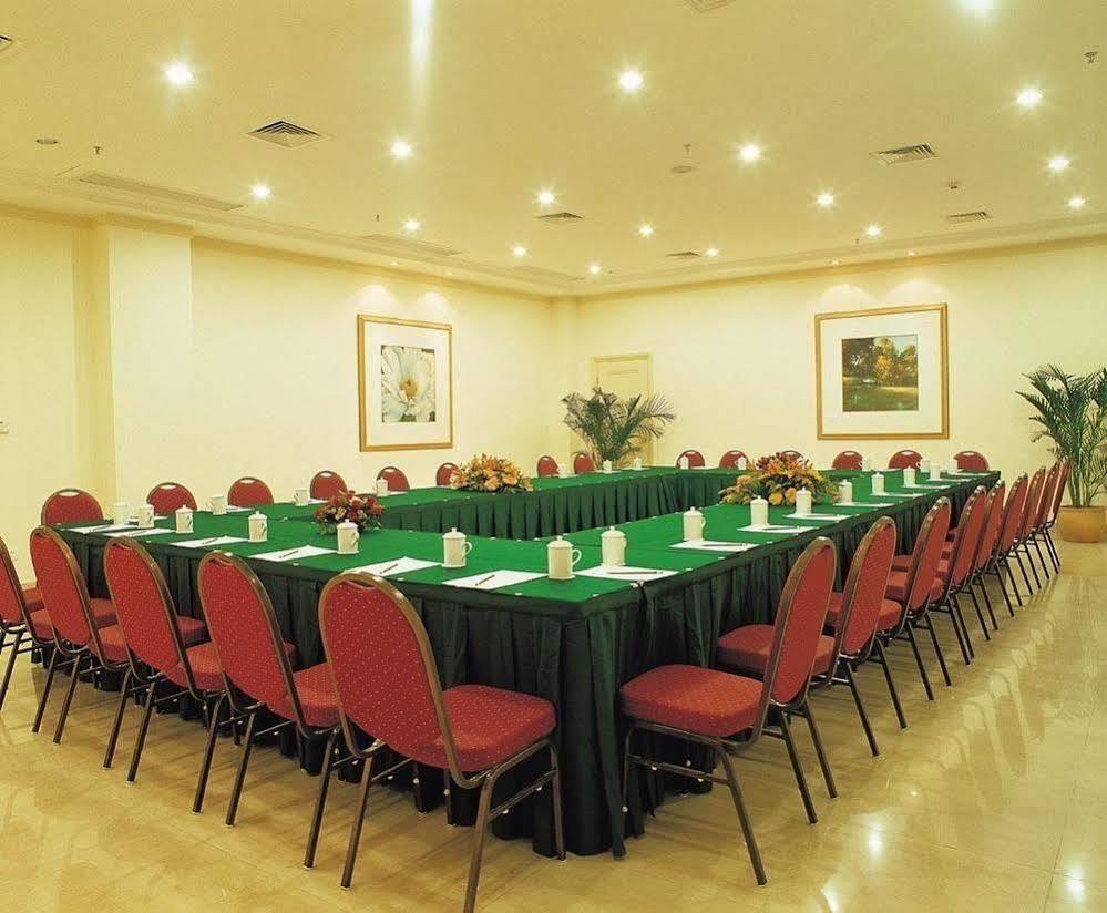 Clifford Golden Lake Hotel Foshan Esterno foto
