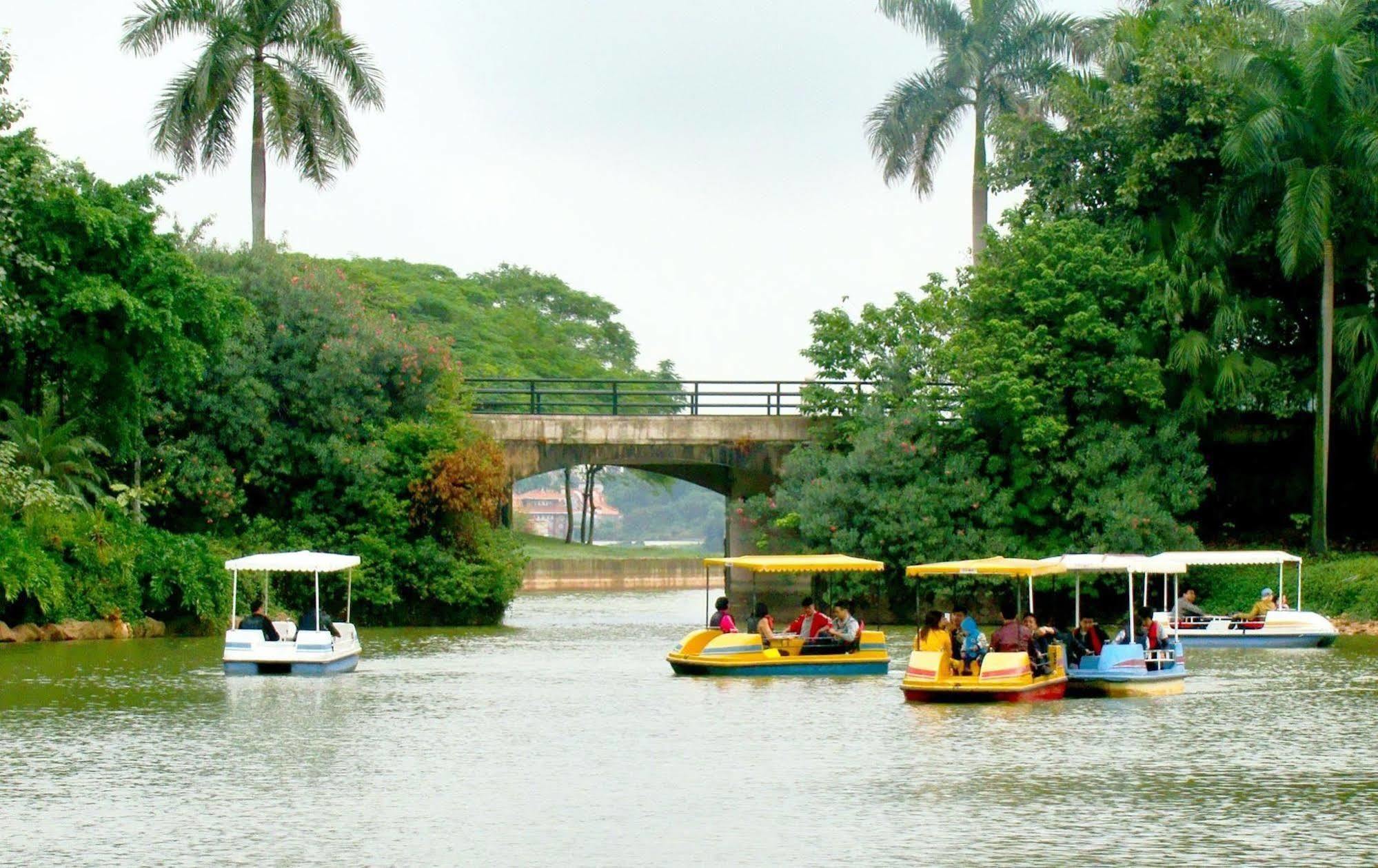 Clifford Golden Lake Hotel Foshan Esterno foto